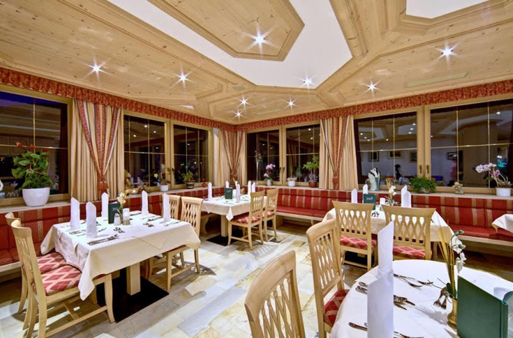 Hotel Zum Gruenen Tor Tux Ngoại thất bức ảnh