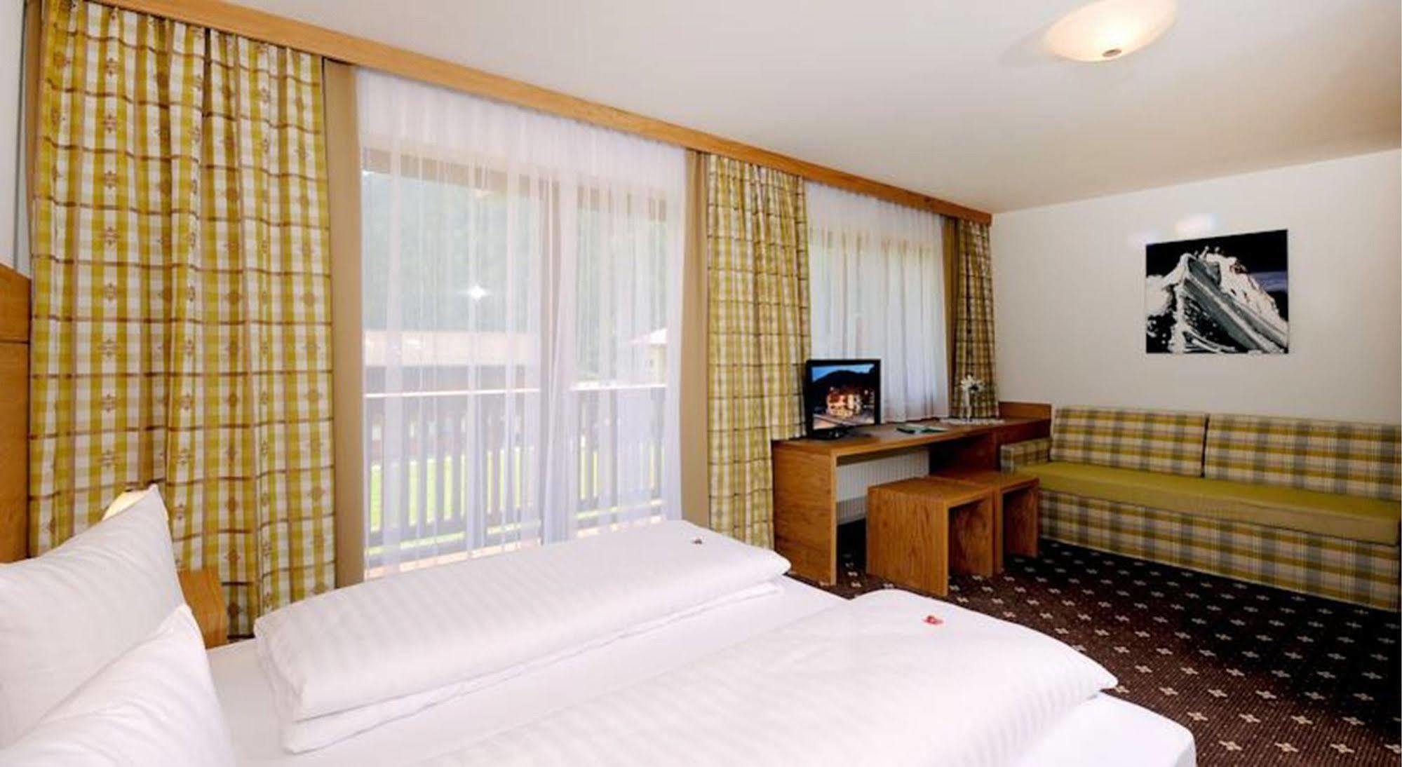 Hotel Zum Gruenen Tor Tux Ngoại thất bức ảnh
