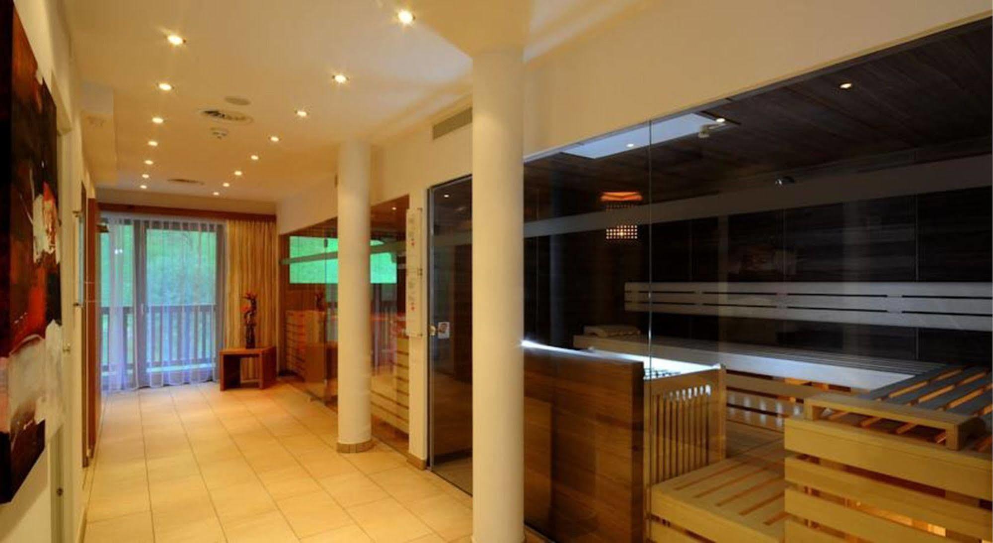 Hotel Zum Gruenen Tor Tux Ngoại thất bức ảnh